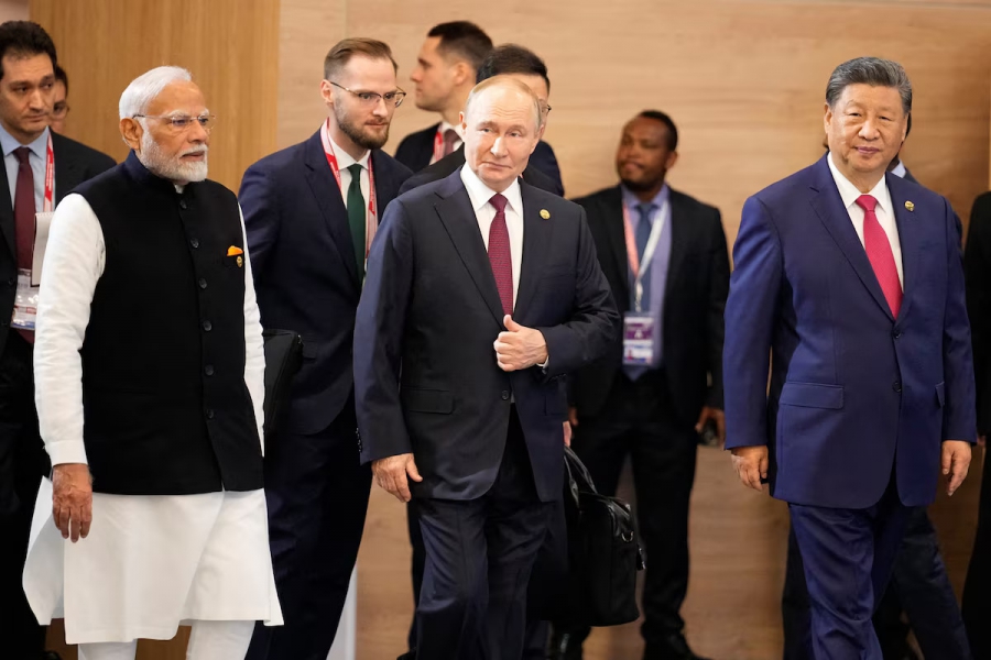 Putin: Η Δύση προσπαθεί «απρεπώς» να επαναφέρει την παλιά της ηγεμονία