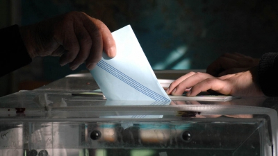 Σταθερά πρώτη η ΝΔ με 28% σε νέα δημοσκόπηση - Στο 13,5% ο Τσίπρας, διψήφια η Καρυστιανού, τέταρτο το ΠΑΣΟΚ