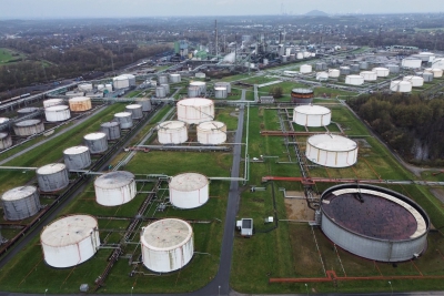 ΕΕ: Στο τραπέζι η απελευθέρωση 50 εκατ. βαρελιών ντίζελ - Τι συζήτησε Macron με Trump και Carney