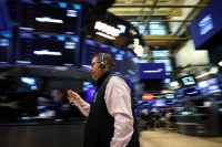 Wall: S&P οδεύει σε ανοδικό κλείσιμο βδομάδας - Άνοδος άνω του 3% για τη SpaceX - Η OpenAI στοχεύει σε έσοδα άνω των $70 δισ