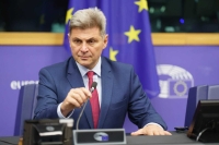 Διαδικτυακή απάτη: Νέα παρέμβαση Φαραντούρη και 55 ευρωβουλευτών κατά Meta, Google, Χ, Τik tok