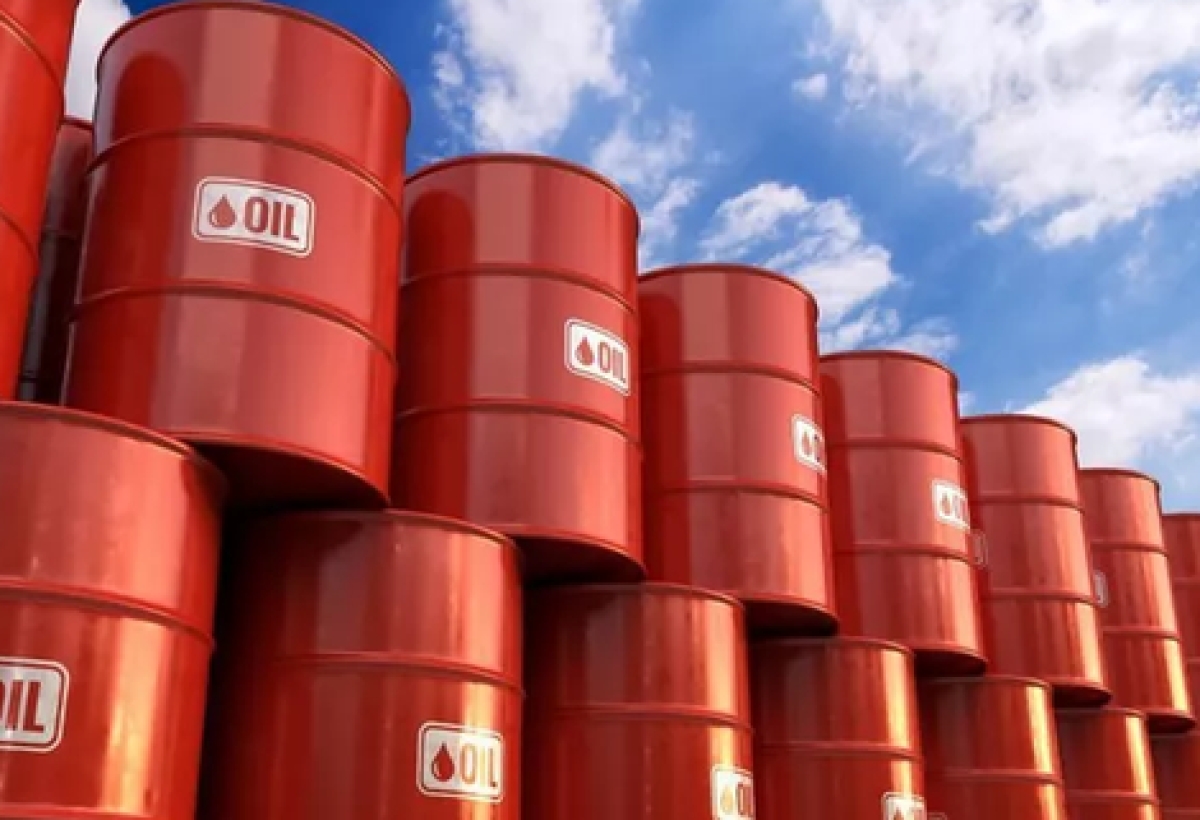 IEA: Η συνολική αποδέσμευση αποθεμάτων πετρελαίου θα ξεπεράσει τα 400 εκατομμύρια βαρέλια