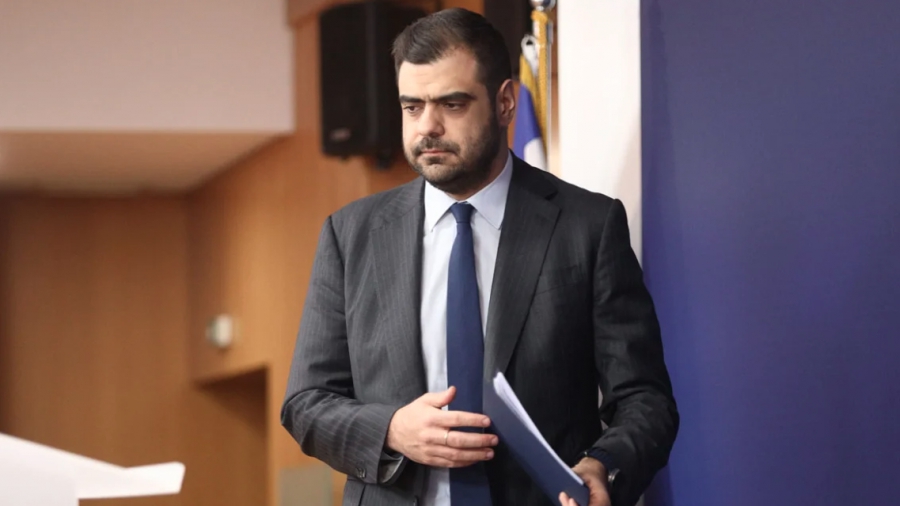 Μαρινάκης για το επίδομα ανεργίας: Τα παίρνει πίσω και εξηγείται