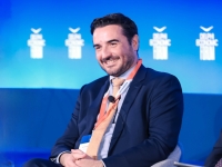 Eξαγορά - ματ Masdar στην Ελλάδα για γιγαντιαίο ηλιακό πάρκο 550+ MW που θα ηλεκτροδοτεί πάνω από 200.000 νοικοκυριά