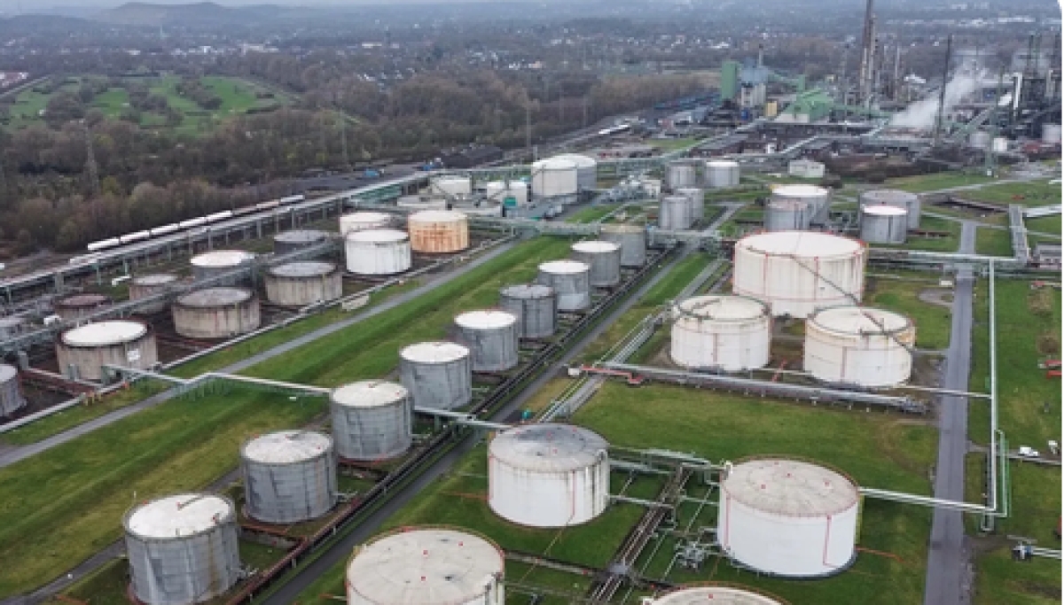IEA: Επιταχύνεται η αποδέσμευση πετρελαϊκών αποθεμάτων – Στην αγορά πάνω από 20 εκατ. βαρέλια ντίζελ